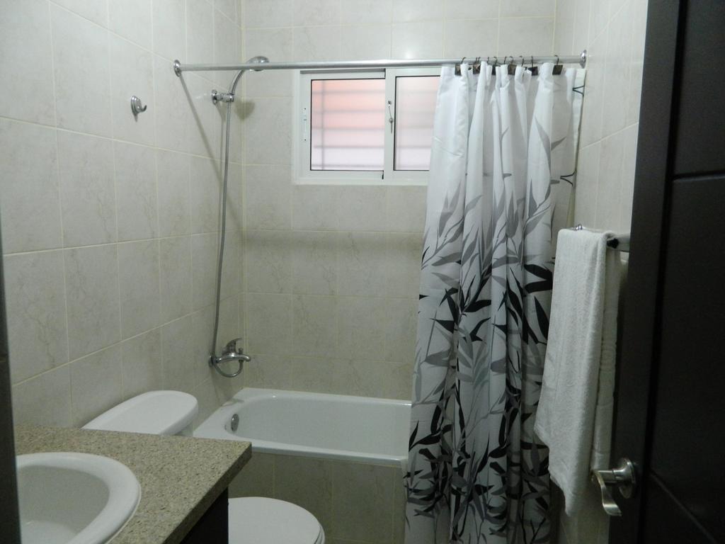 Residencial Vista Del Bosque Apartment Santiago De Los Caballeros Luaran gambar