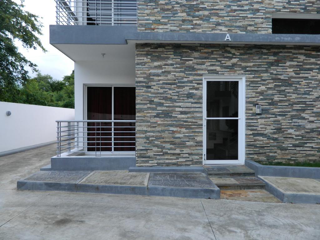 Residencial Vista Del Bosque Apartment Santiago De Los Caballeros Luaran gambar